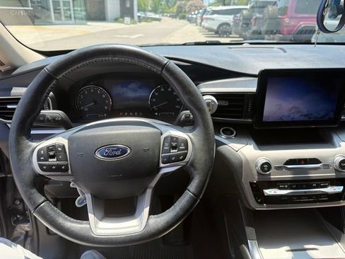 Used 2021 Ford Explorer XLT w/ Equipment Group 202A RWD image 9