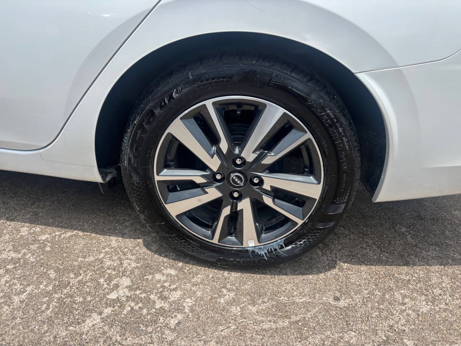 Used 2025 Nissan Versa SV FWD image 27