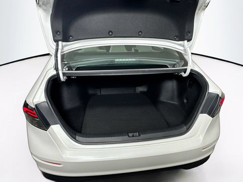 Certified 2025 Honda Accord SE image 9