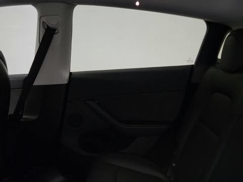 Used 2025 Tesla Model Y Long Range RWD image 57
