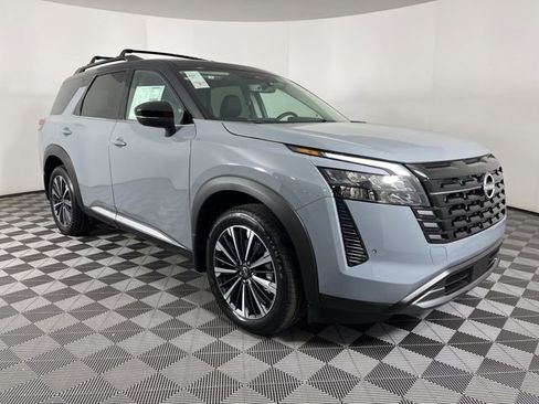 New 2026 Nissan Pathfinder Platinum w/ Accent Package AWD/4WD image 3
