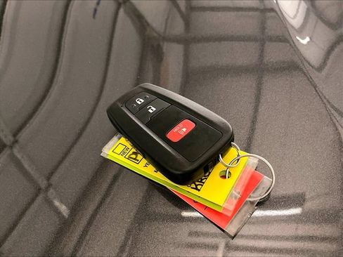 Used 2019 Toyota C-HR XLE FWD image 9