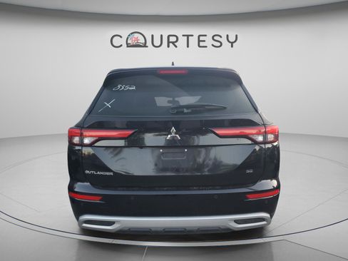 Used 2024 Mitsubishi Outlander SE FWD image 12