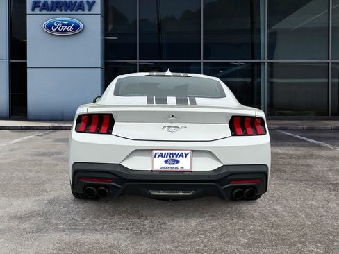 Used 2024 Ford Mustang Premium image 5