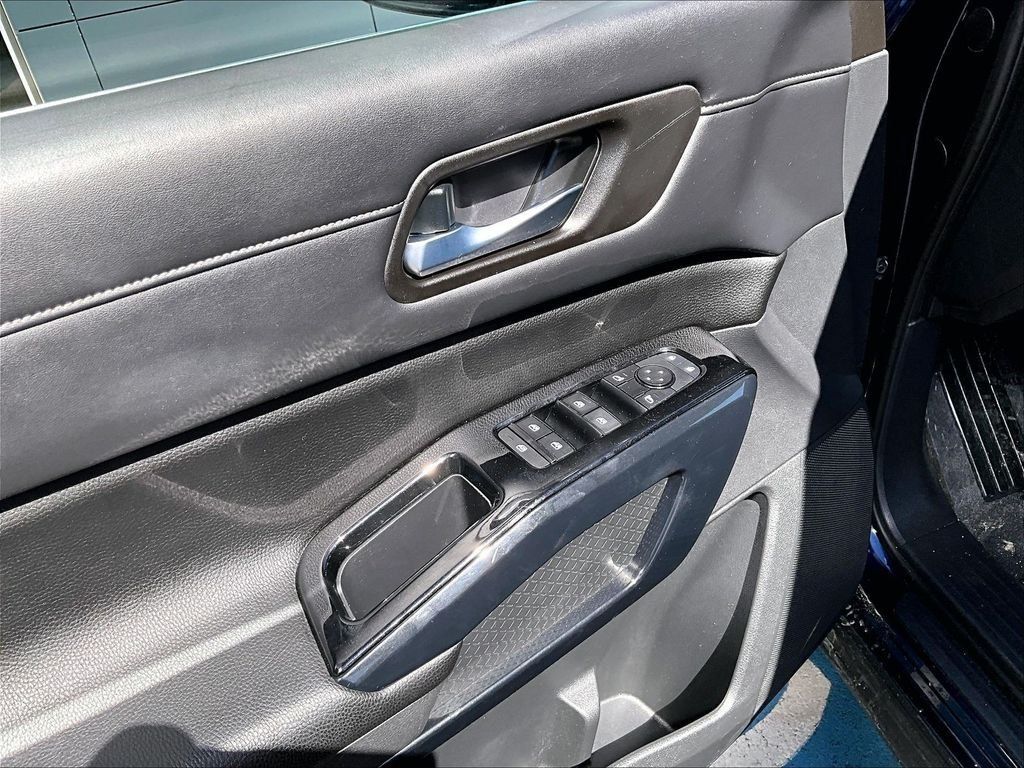 Used 2022 Nissan Pathfinder S AWD/4WD image 9
