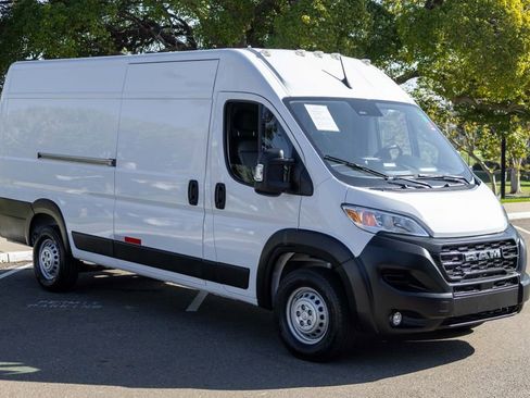 Used 2025 RAM ProMaster 3500 w/ Convenience Group image 4