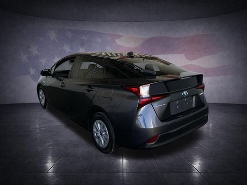Used 2020 Toyota Prius LE image 3