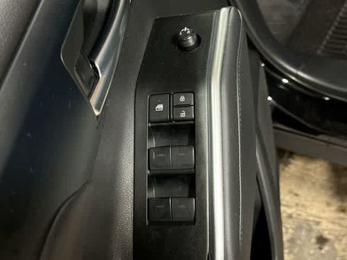 Used 2025 Toyota Highlander XLE AWD/4WD image 22