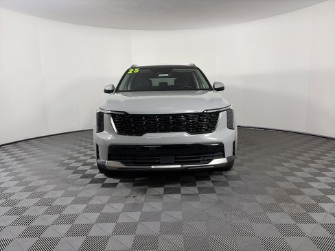 Used 2025 Kia Sorento S w/ Panoramic Sunroof Package image 2