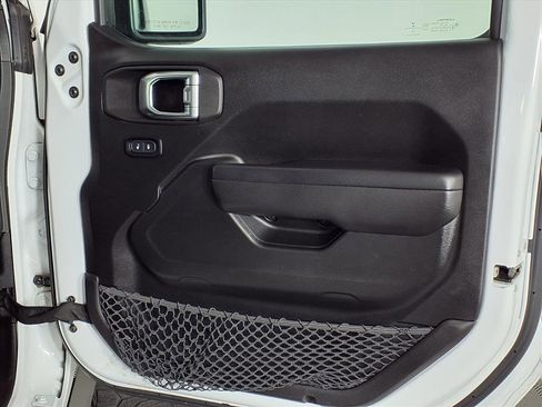 Used 2023 Jeep Gladiator Mojave w/ Cold Weather Group image 8