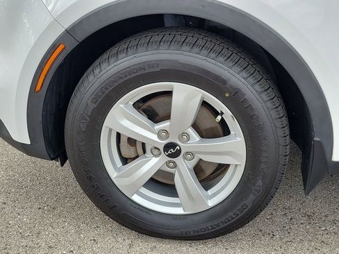 Used 2023 Kia Sorento LX FWD image 10