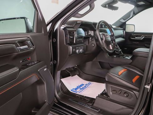 Used 2024 GMC Sierra 1500 AT4 w/ Technology Package AWD/4WD image 4
