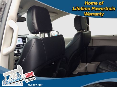 Used 2022 Chrysler Pacifica Touring-L image 28