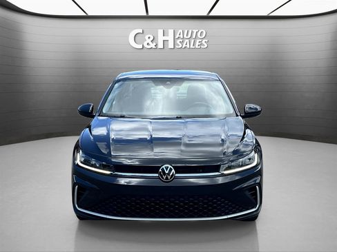 Used 2025 Volkswagen Jetta SE FWD image 2