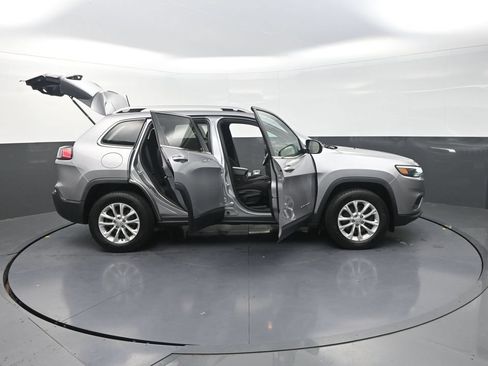 Used 2019 Jeep Cherokee Latitude w/ Popular Appearance Group AWD/4WD image 37