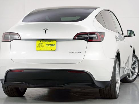 Used 2020 Tesla Model Y Long Range image 5