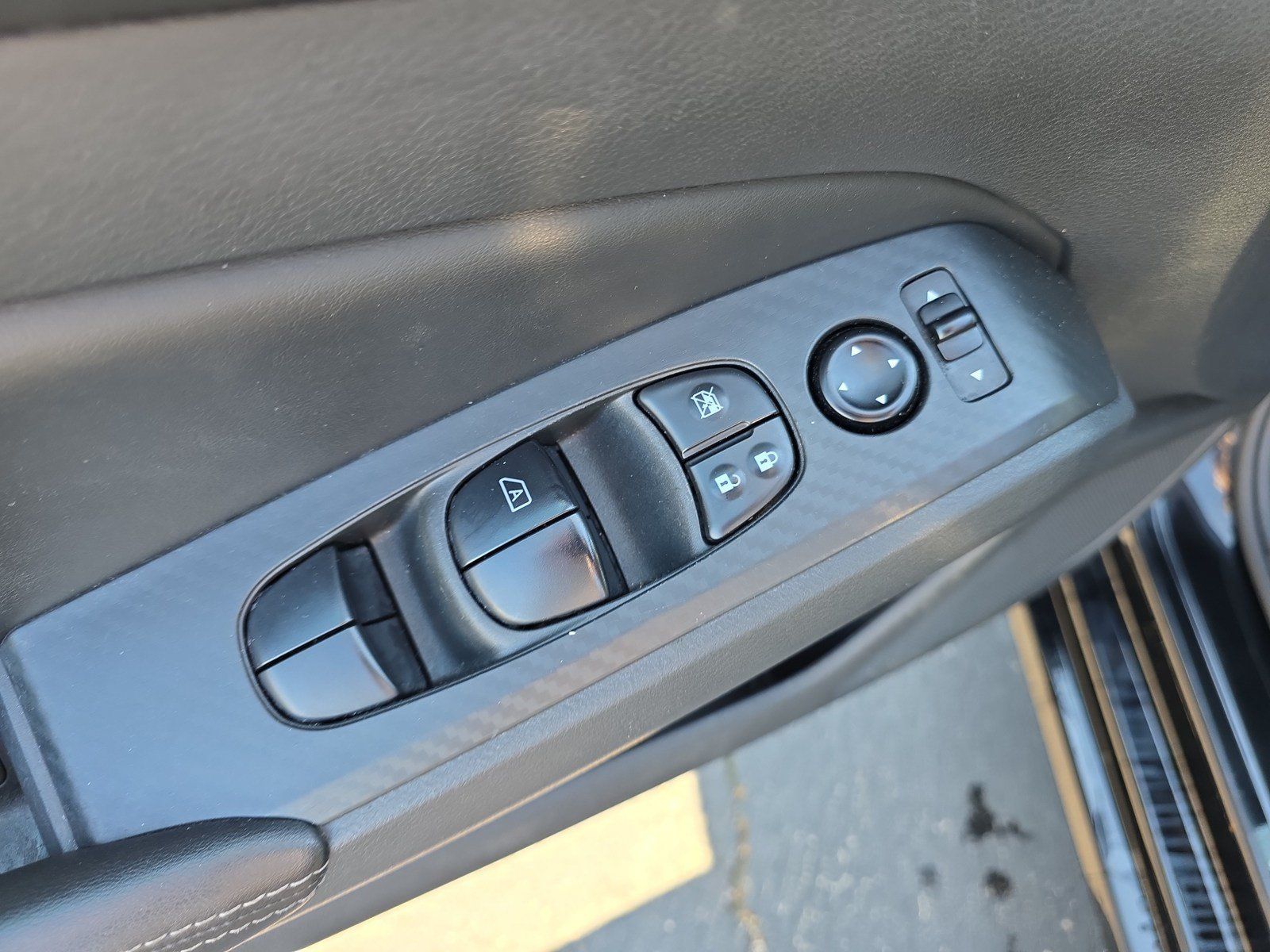 Used 2024 Nissan Altima 2.5 SV FWD image 12
