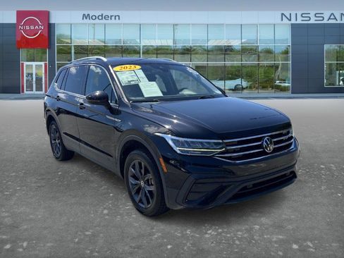 Used 2023 Volkswagen Tiguan SE FWD image 3