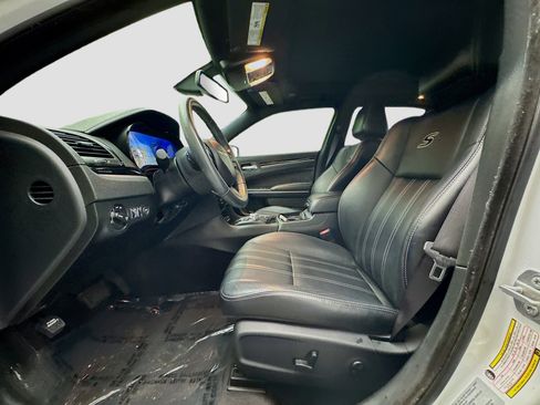 Used 2017 Chrysler 300 S image 13