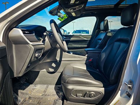 Used 2025 Jeep Grand Cherokee L Limited w/ Black Appearance Package image 12