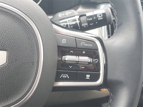 Certified 2023 Kia Sorento SX image 24