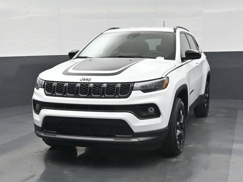 New 2026 Jeep Compass Latitude AWD/4WD image 32