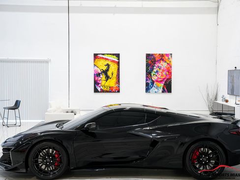 Used 2025 Chevrolet Corvette Z06 RWD image 12