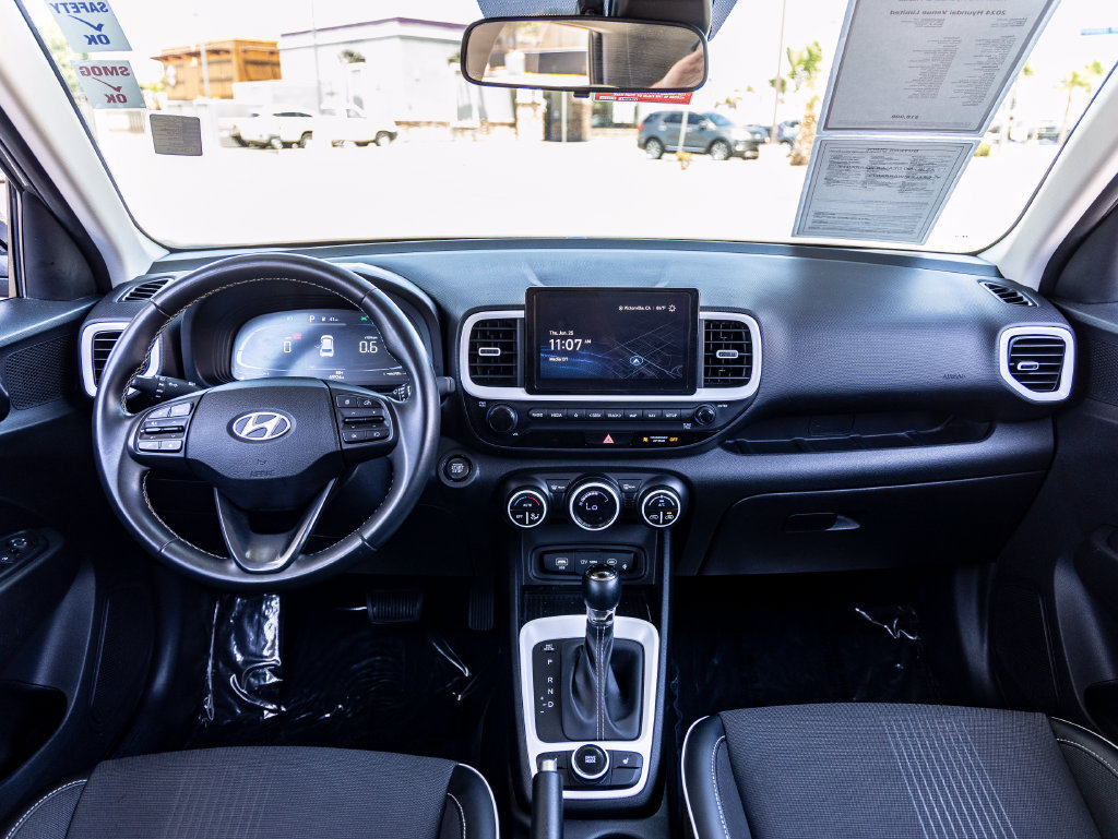 Used 2024 Hyundai Venue Limited FWD image 23