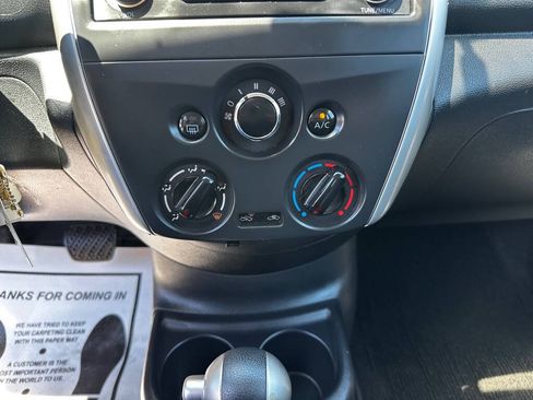 Used 2015 Nissan Versa SV FWD image 15