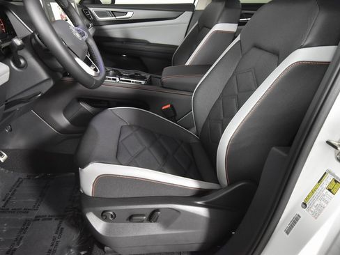 New 2025 Volkswagen Atlas Peak Edition SE image 9