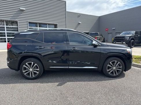 Used 2020 GMC Terrain Denali w/ Denali Premium Package FWD image 5