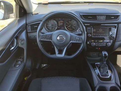 Used 2020 Nissan Rogue SV image 18