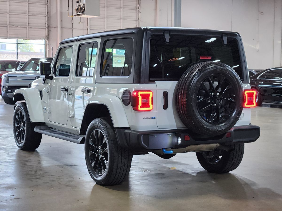 Used 2023 Jeep Wrangler Unlimited Sahara w/ Cold Weather Group AWD/4WD image 11