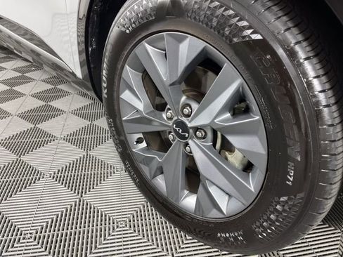 Used 2025 Kia Sportage SX image 15