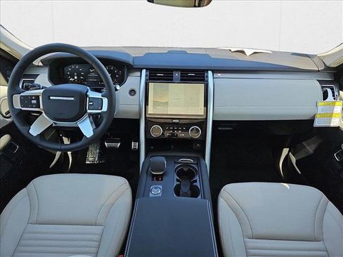New 2025 Land Rover Discovery Dynamic SE AWD/4WD image 9