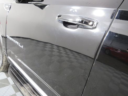 Used 2022 GMC Yukon XL Denali w/ Advanced Technology Package image 32