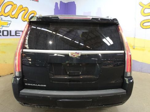 Used 2018 Cadillac Escalade Premium Luxury AWD/4WD image 7