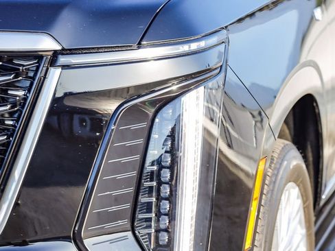 Used 2025 Cadillac Escalade Premium Luxury image 5
