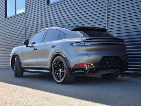 Certified 2025 Porsche Cayenne GTS AWD/4WD image 3