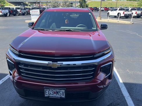Used 2025 Chevrolet Traverse LT w/ Driver Confidence Package AWD/4WD image 2