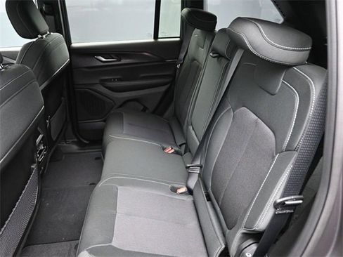 New 2025 Jeep Grand Cherokee Laredo image 18