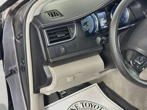 Used 2017 Toyota Camry LE FWD image 11