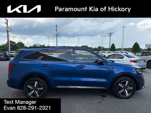 Used 2023 Kia Sorento S w/ Panoramic Sunroof Package FWD image 5