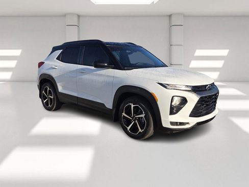 Used 2023 Chevrolet TrailBlazer RS w/ Sun and Liftgate Package image 7