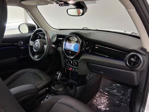 Certified 2024 MINI Cooper 2-Door Hardtop FWD image 31