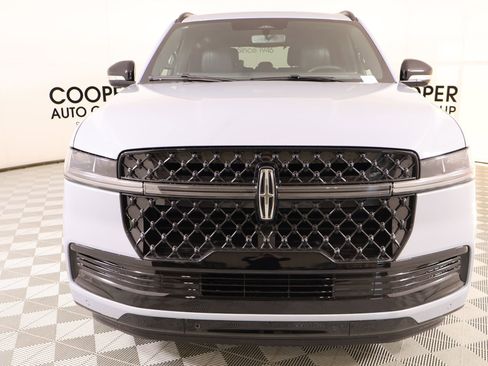 New 2026 Lincoln Navigator Reserve AWD/4WD image 10