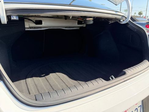 Used 2025 Hyundai Elantra Limited image 32