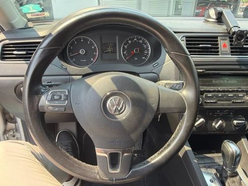Used 2012 Volkswagen Jetta SE FWD image 4