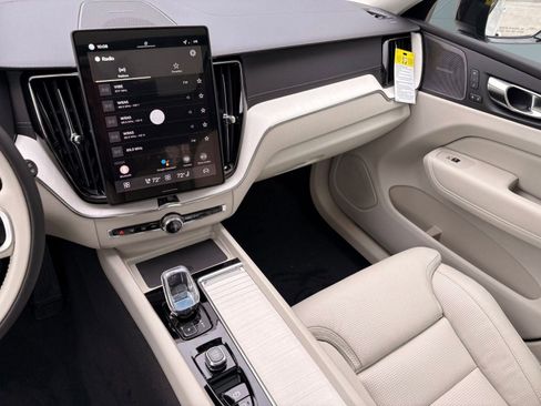 New 2026 Volvo XC60 B5 Ultra w/ Climate Package image 22