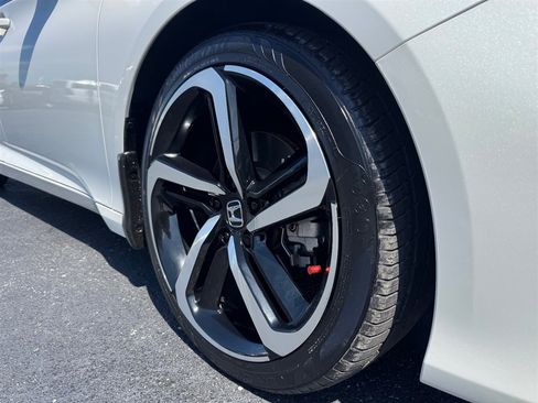 Used 2020 Honda Accord Sport image 9
